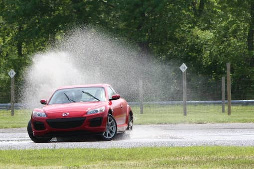 Driver training for hydroplaning on a skid pad